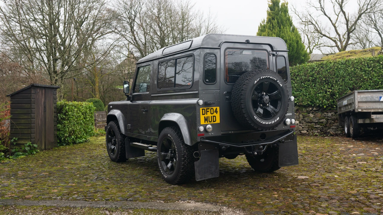 2014 Land Rover Defender 90 - Image 7 of 31