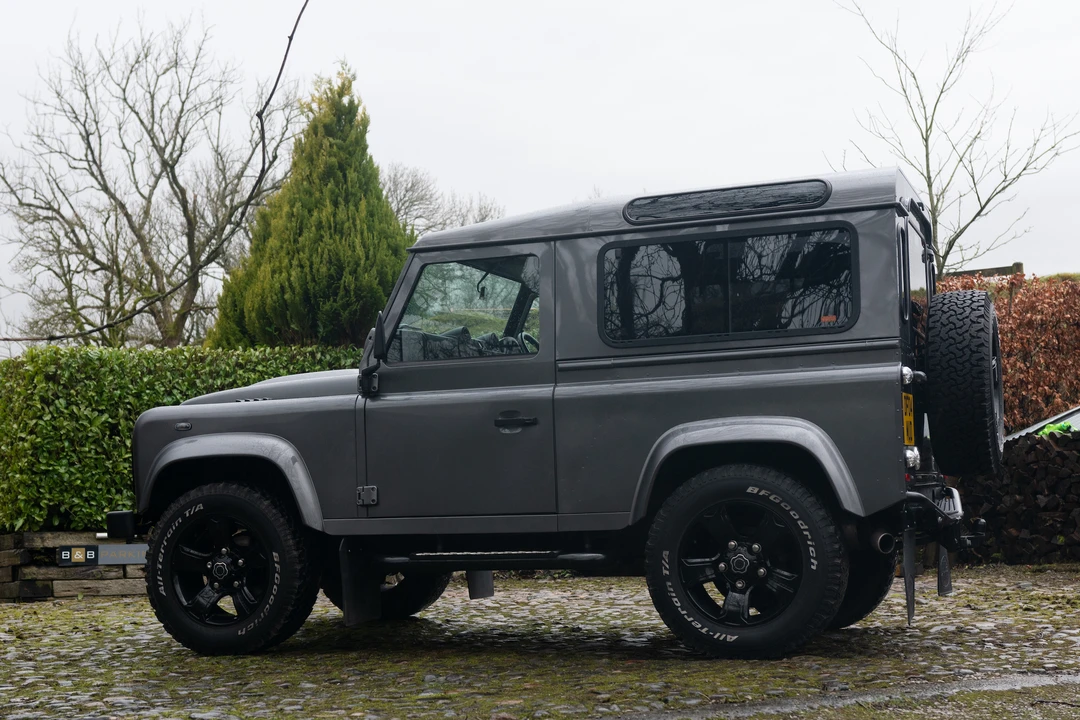 2014 Land Rover Defender 90 - Image 8 of 31