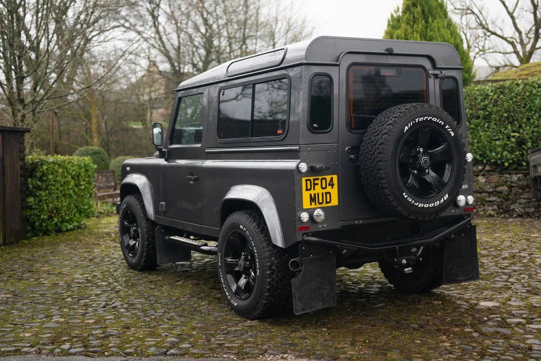 2014 Land Rover Defender 90 - Image 17 of 31
