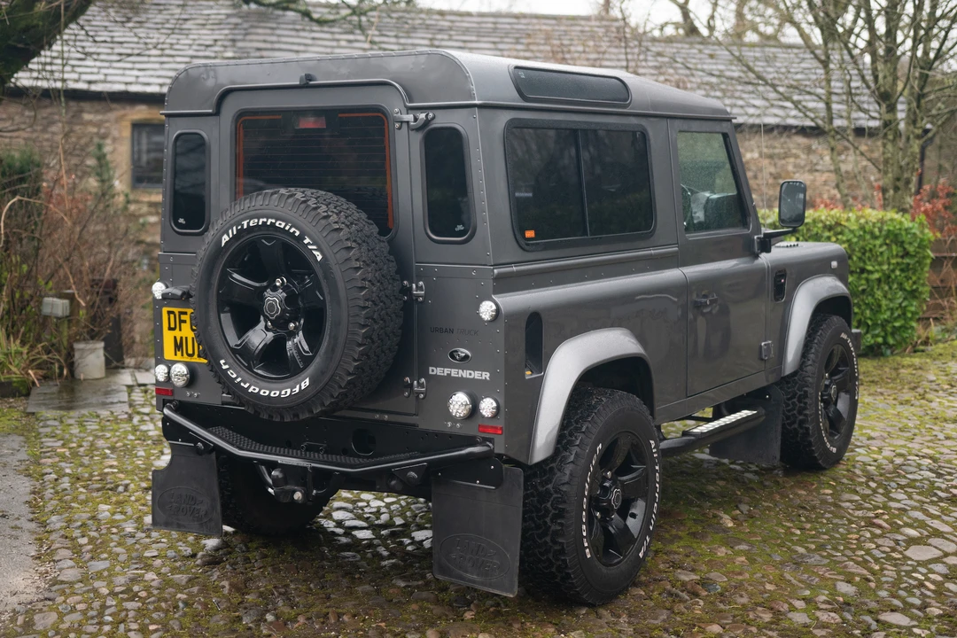 2014 Land Rover Defender 90 - Image 5 of 31