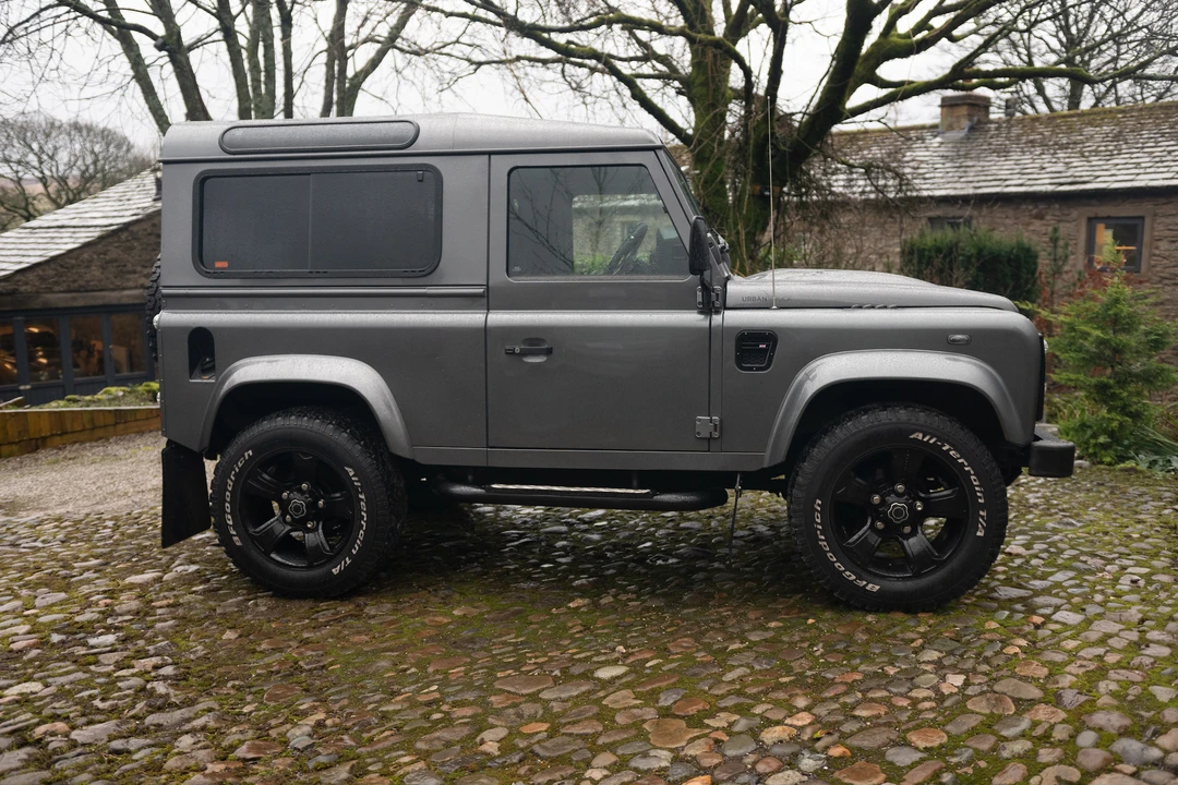 2014 Land Rover Defender 90 - Image 14 of 31