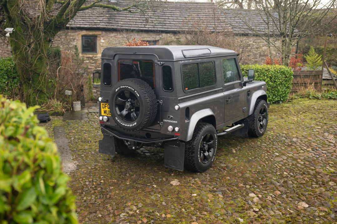 2014 Land Rover Defender 90 - Image 16 of 31