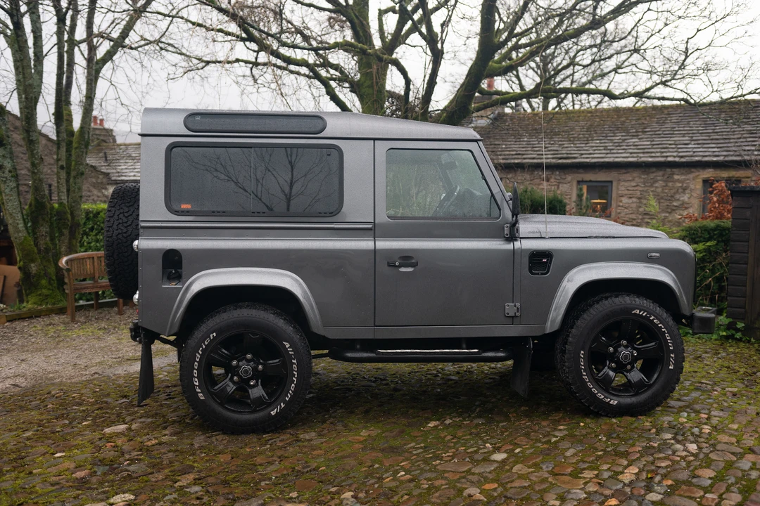 2014 Land Rover Defender 90 - Image 13 of 31