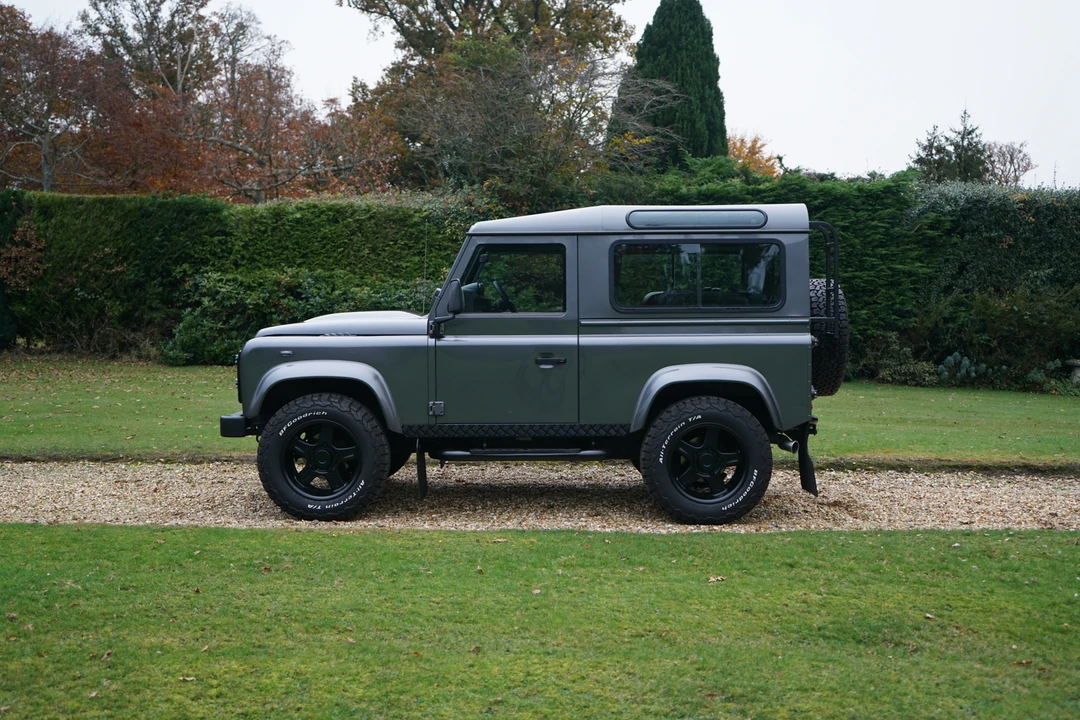 2014 Land Rover Defender 90 - Image 17 of 31