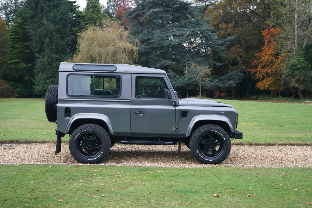 2014 Land Rover Defender 90 - Image 25 of 31