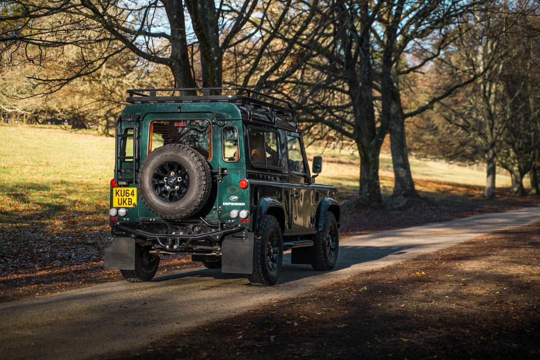 2014 Land Rover Defender 90 - Image 6 of 31