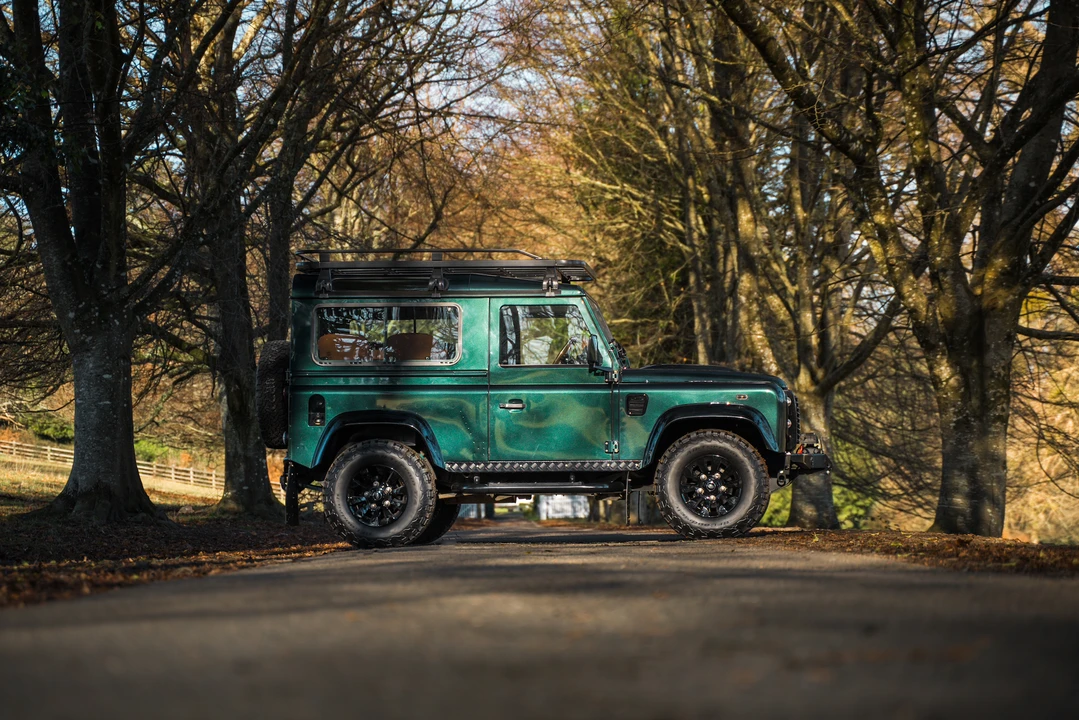 2014 Land Rover Defender 90 - Image 5 of 31