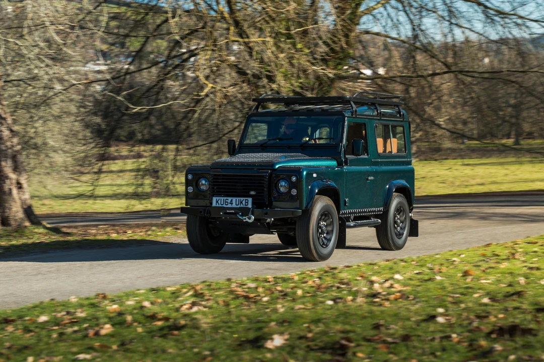 2014 Land Rover Defender 90 - Image 10 of 31
