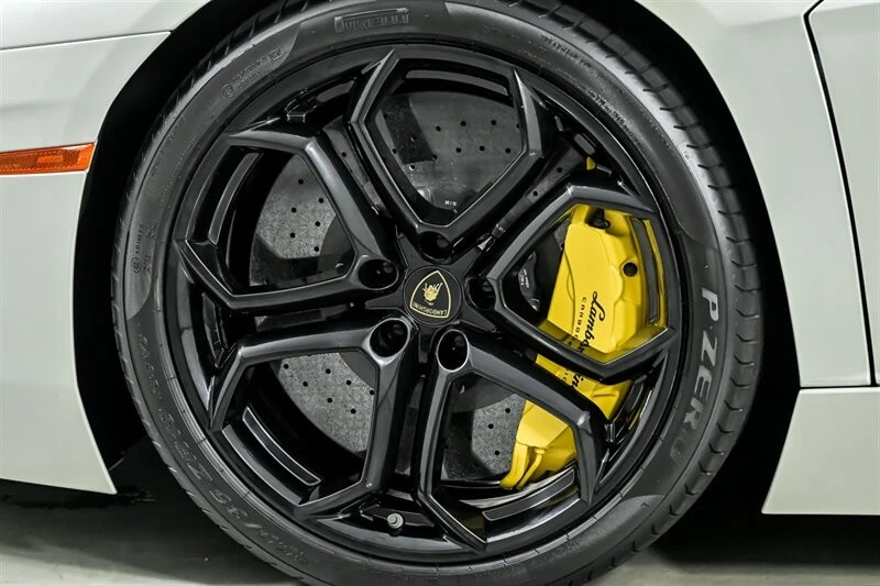 2014 Lamborghini Aventador LP700-4 - Image 8 of 31