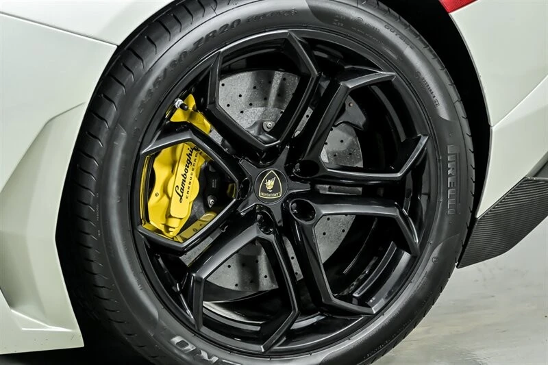 2014 Lamborghini Aventador LP700-4 - Image 9 of 31
