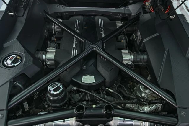 2014 Lamborghini Aventador LP700-4 - Image 22 of 31