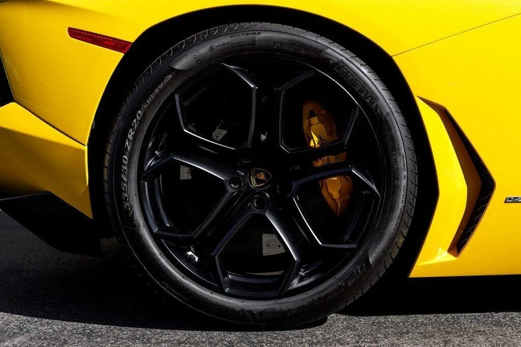 2014 Lamborghini Aventador LP700-4 - Image 17 of 31