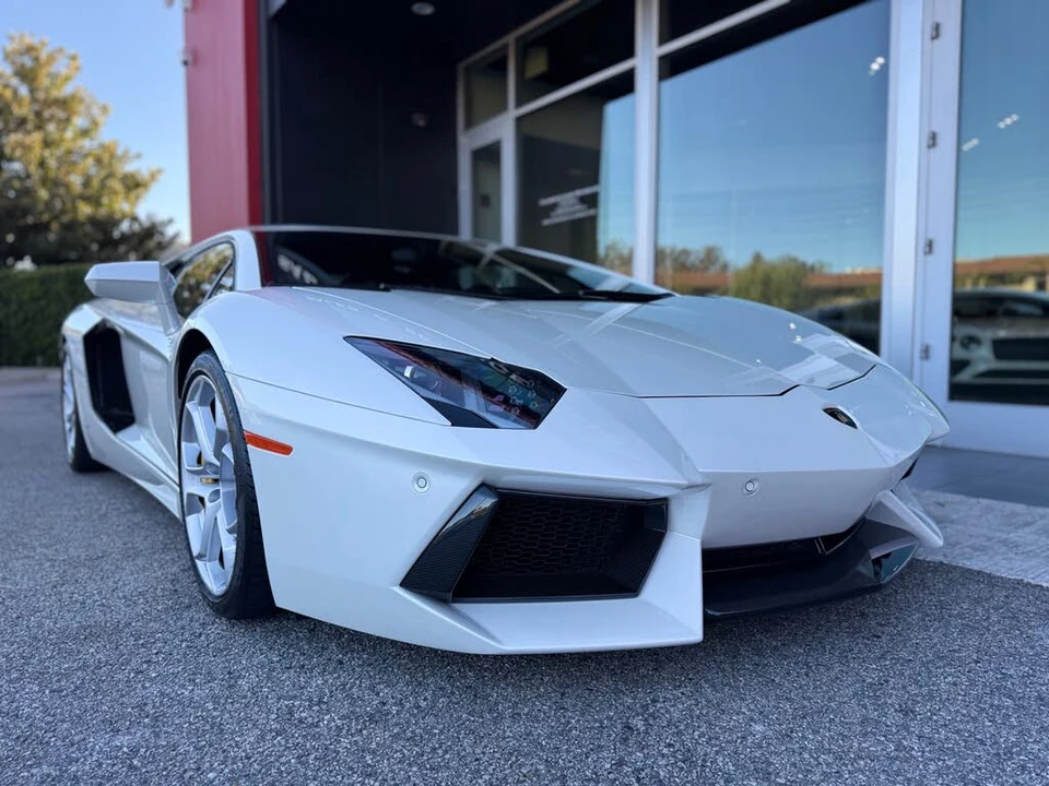 2014 Lamborghini Aventador LP700-4 - Image 2 of 31