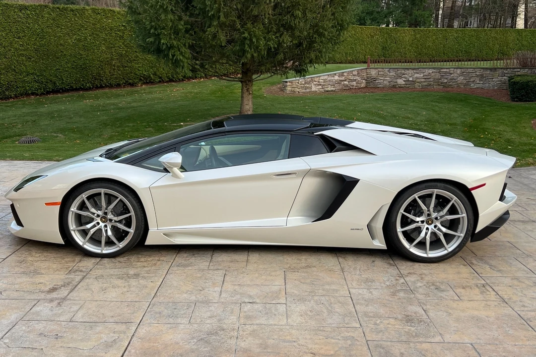 2014 Lamborghini Aventador LP700-4 - Image 2 of 12
