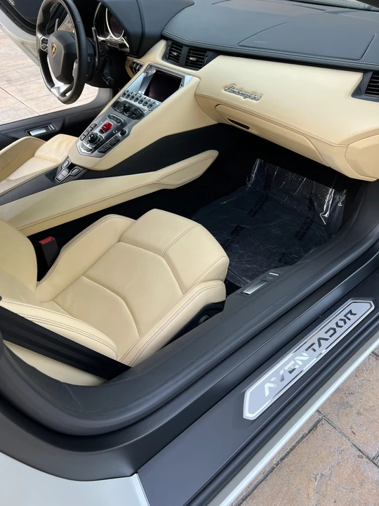 2014 Lamborghini Aventador LP700-4 - Image 8 of 12