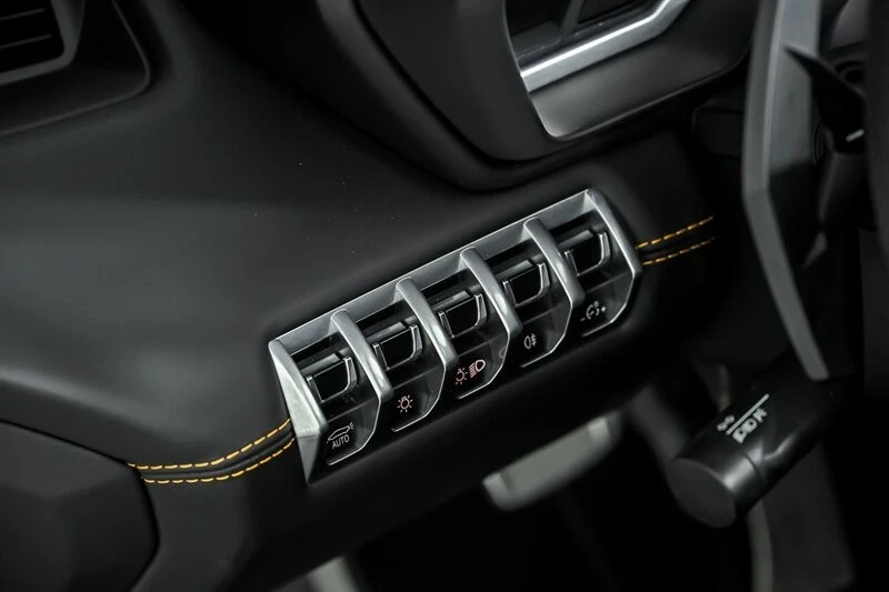 2014 Lamborghini Aventador LP700-4 - Image 21 of 31