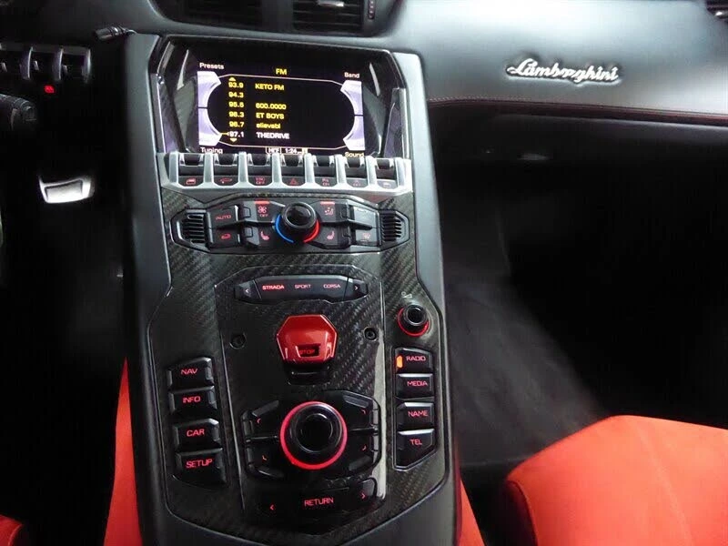 2014 Lamborghini Aventador LP700-4 - Image 22 of 31