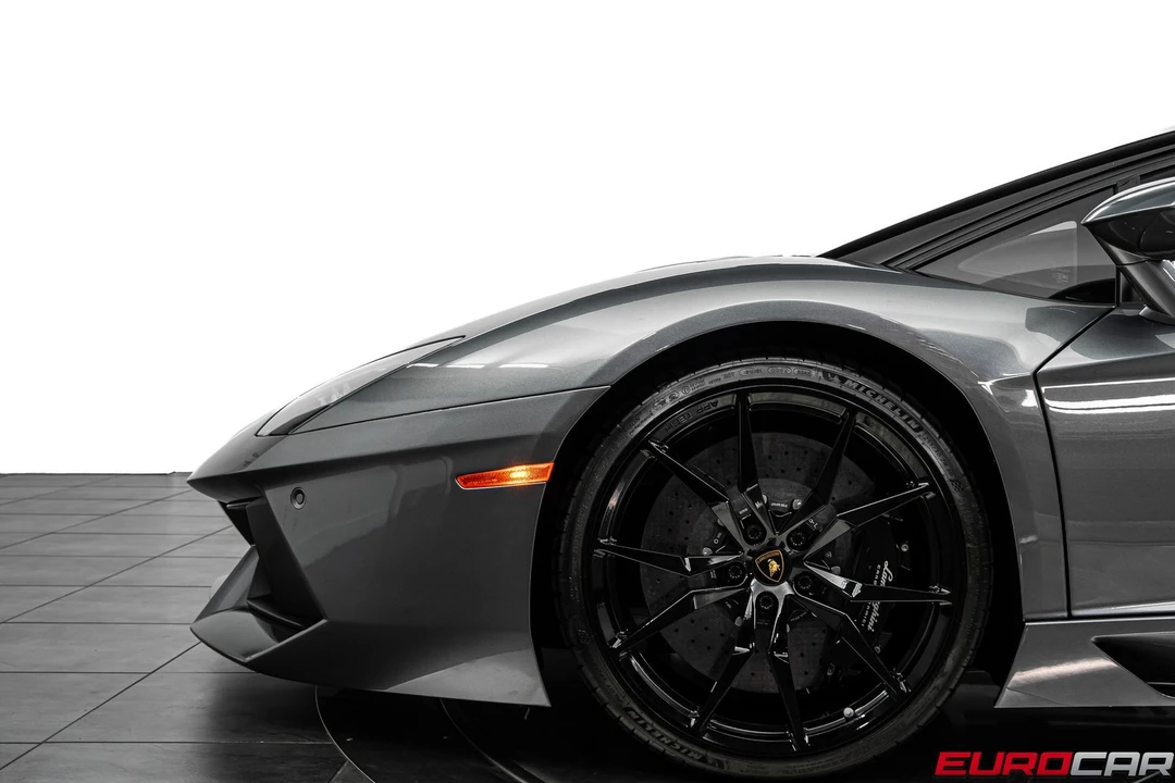2014 Lamborghini Aventador LP700-4 - Image 17 of 31
