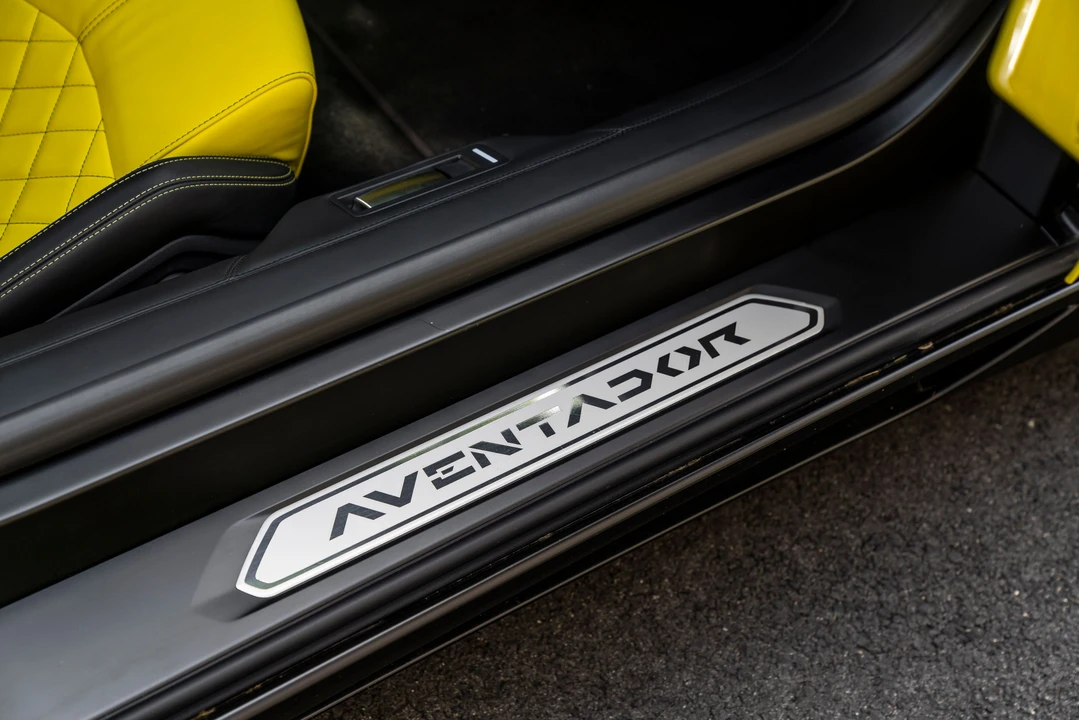 2014 Lamborghini Aventador LP700-4 - Image 13 of 31