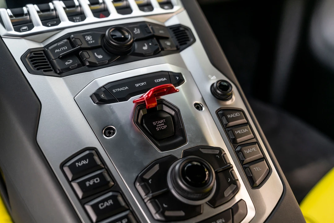 2014 Lamborghini Aventador LP700-4 - Image 18 of 31