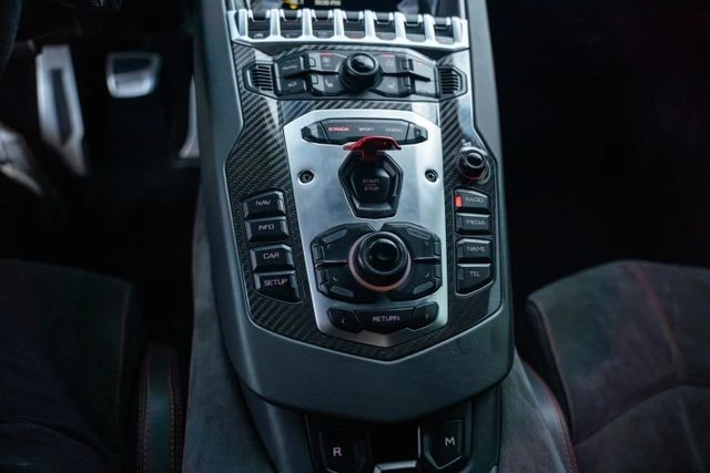 2014 Lamborghini Aventador LP700-4 - Image 24 of 31