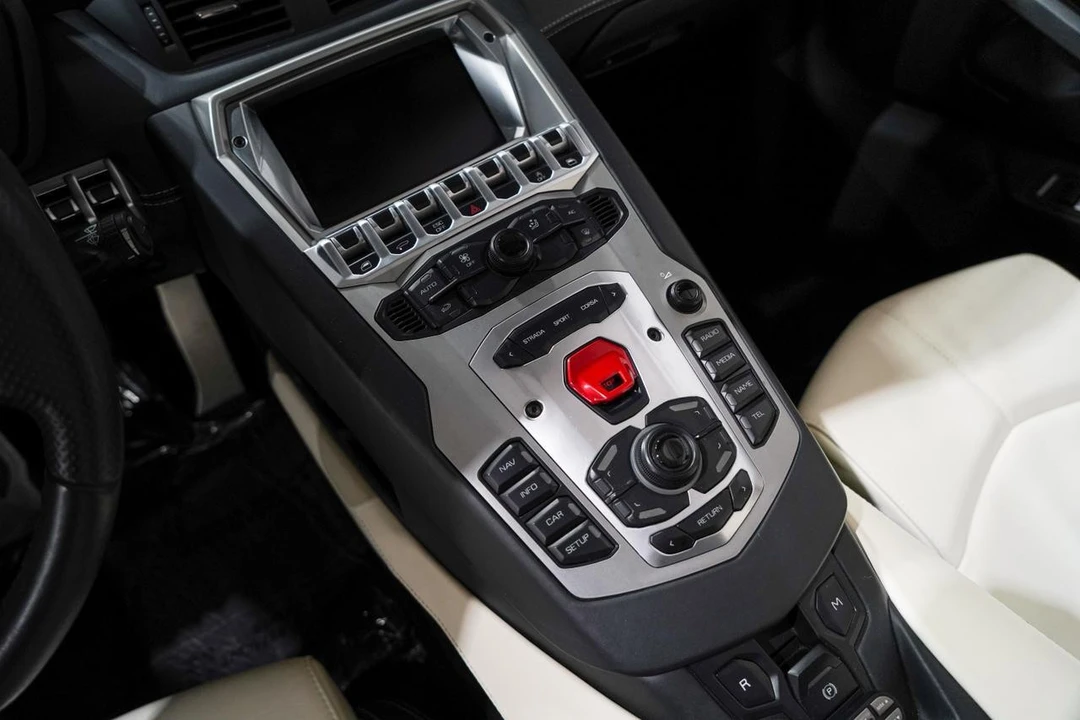 2014 Lamborghini Aventador LP700-4 - Image 12 of 21