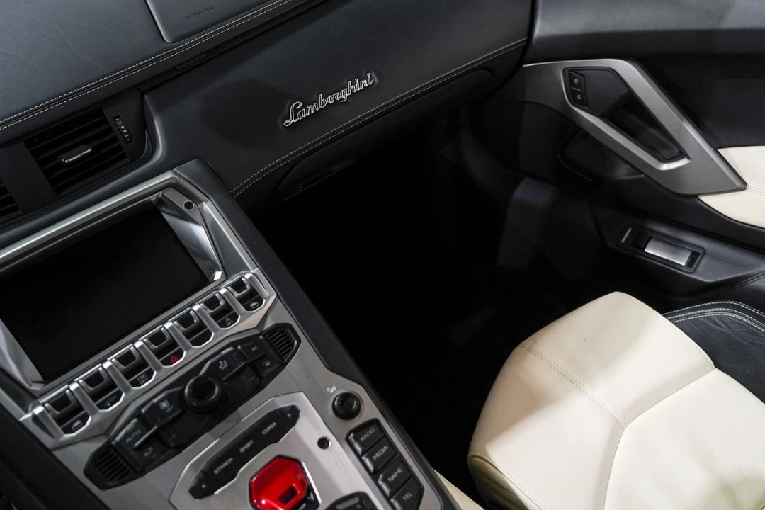 2014 Lamborghini Aventador LP700-4 - Image 14 of 21