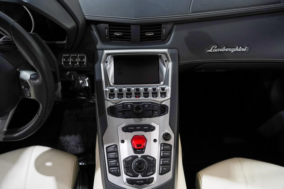 2014 Lamborghini Aventador LP700-4 - Image 13 of 21
