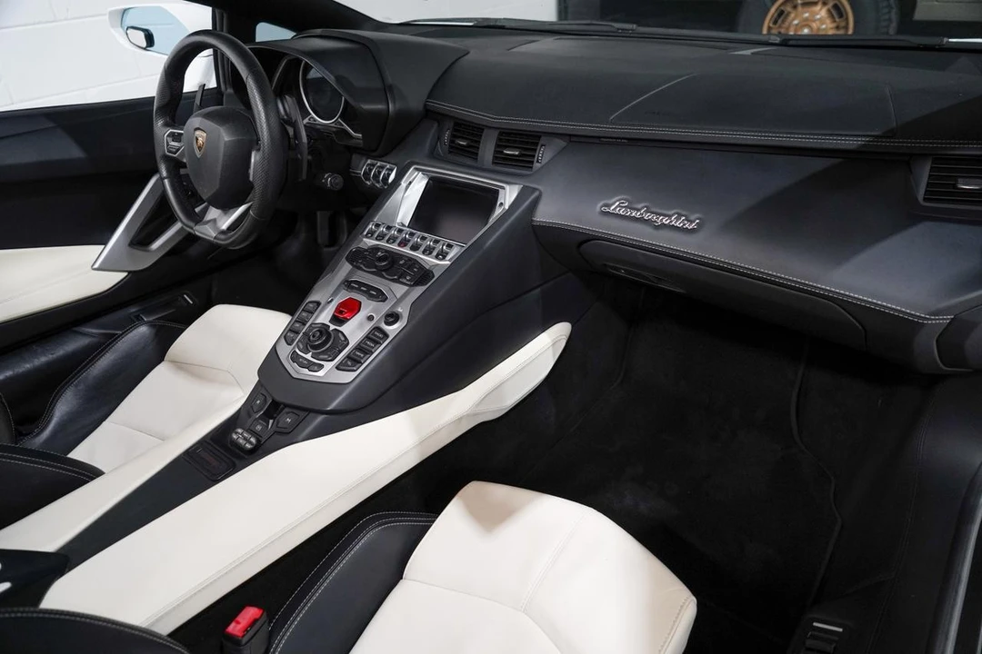 2014 Lamborghini Aventador LP700-4 - Image 17 of 21