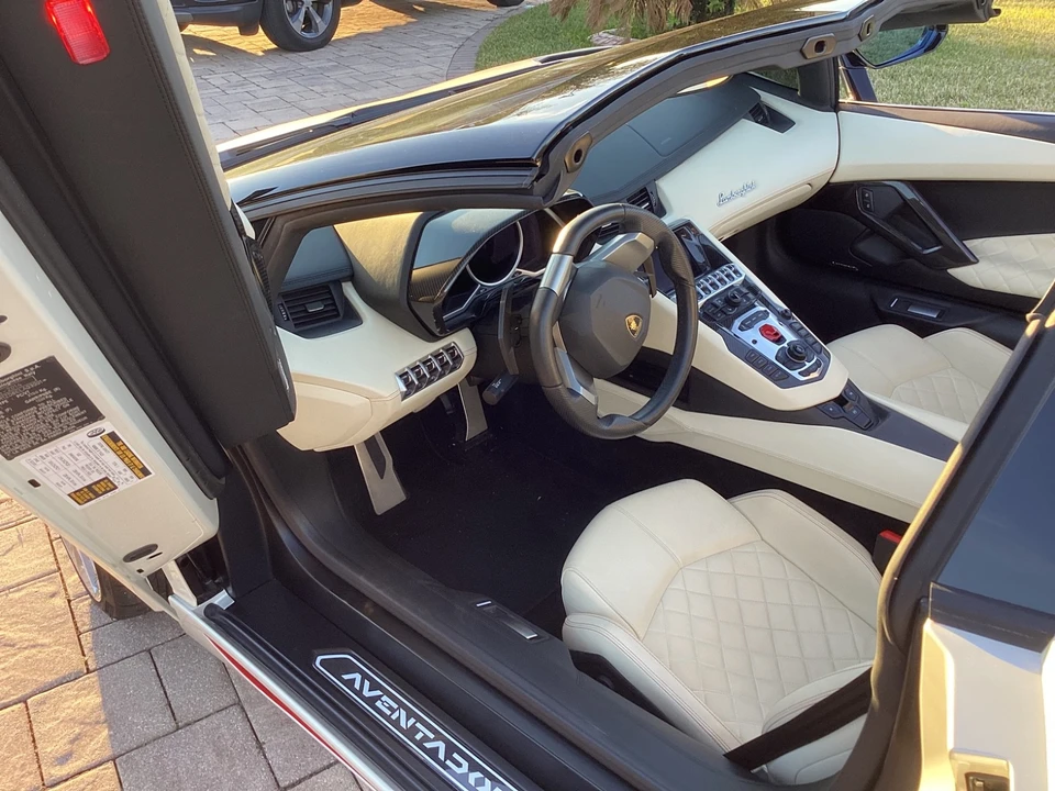 2014 Lamborghini Aventador LP700-4 - Image 10 of 21