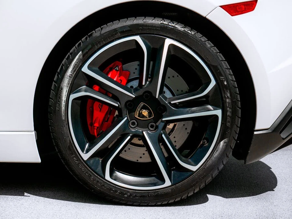 2014 Lamborghini Gallardo LP570-4 Spyder Performante - Image 20 of 31