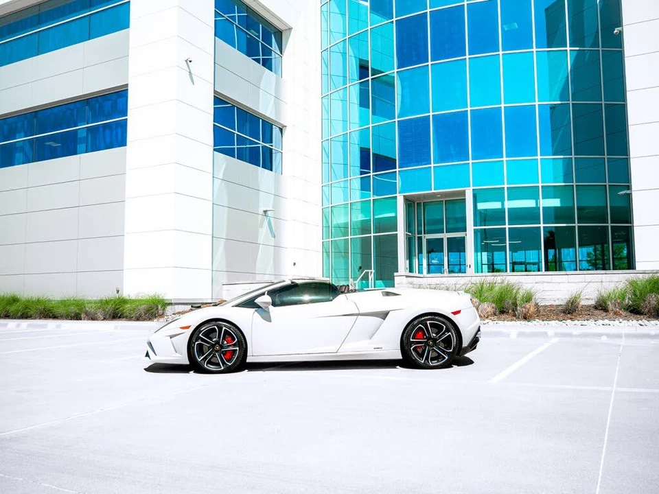 2014 Lamborghini Gallardo LP570-4 Spyder Performante - Image 2 of 31