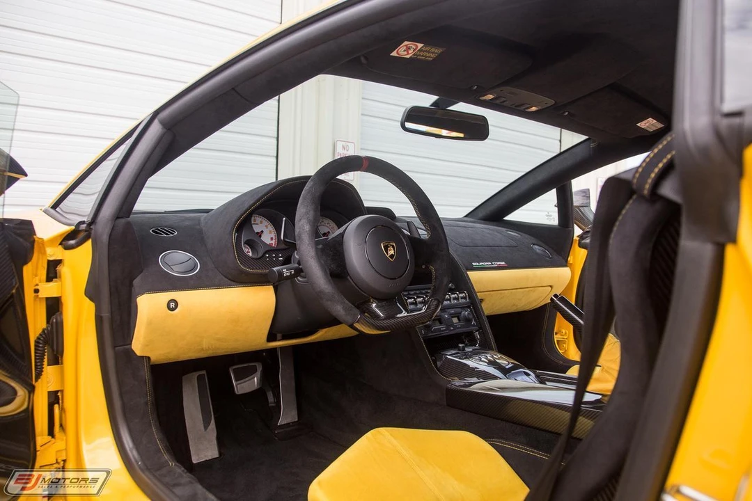 2014 Lamborghini Gallardo LP570-4 Squadra Corse - Image 25 of 31