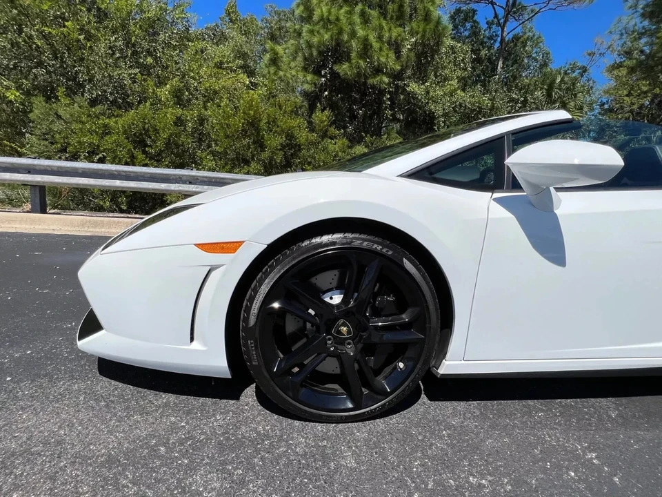 2014 Lamborghini Gallardo - Image 22 of 31