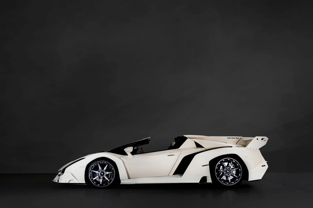 2014 Lamborghini Veneno - Image 3 of 31