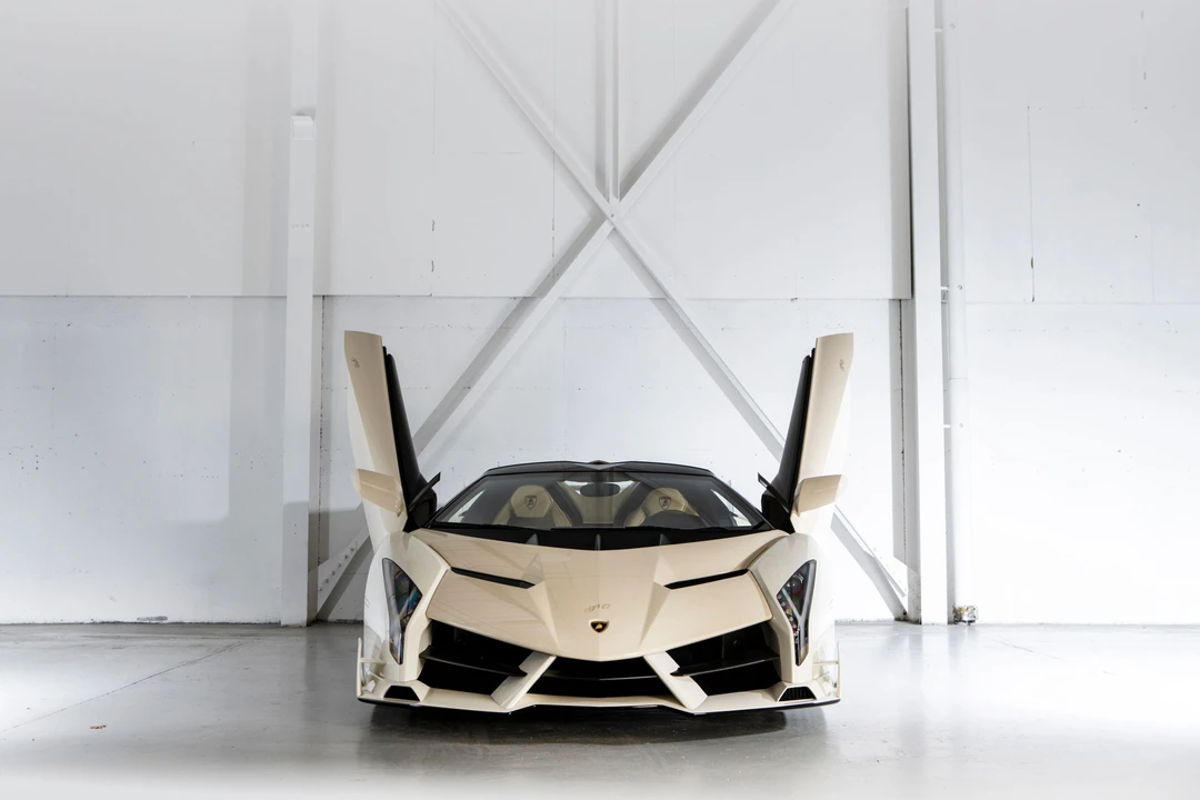 2014 Lamborghini Veneno - Image 15 of 31