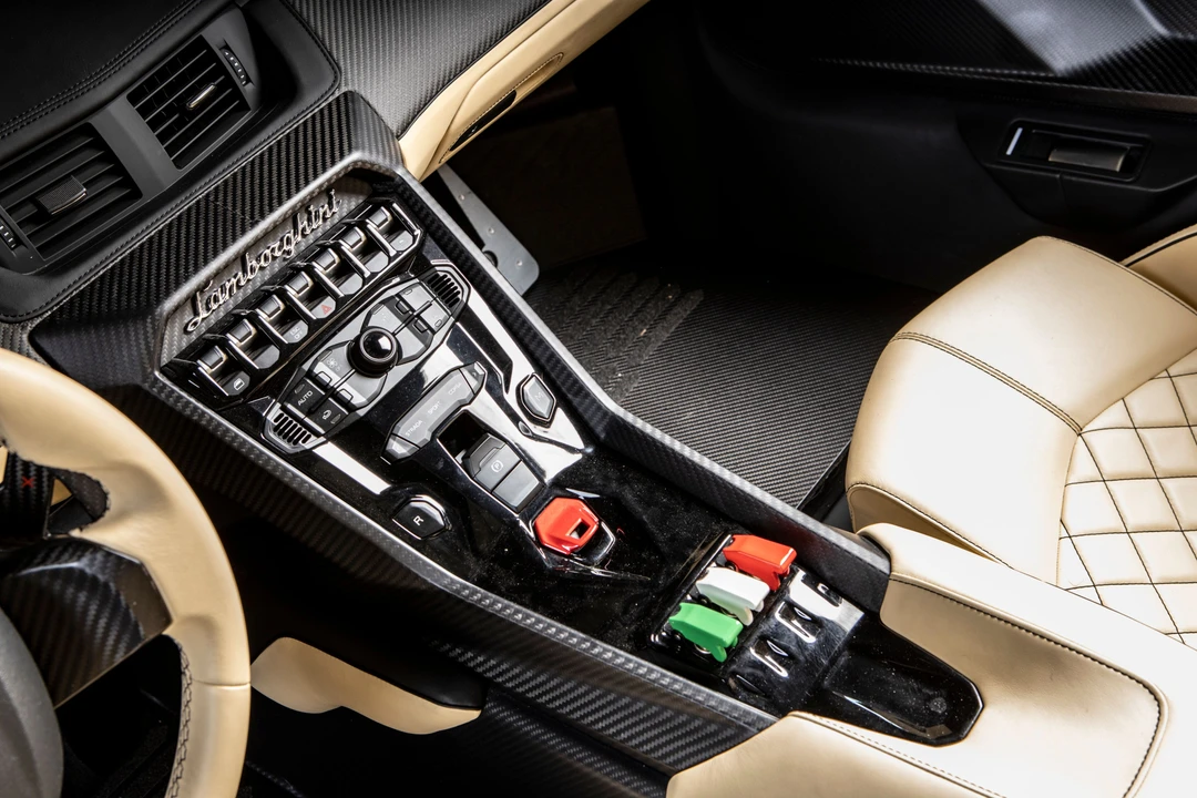 2014 Lamborghini Veneno - Image 26 of 31