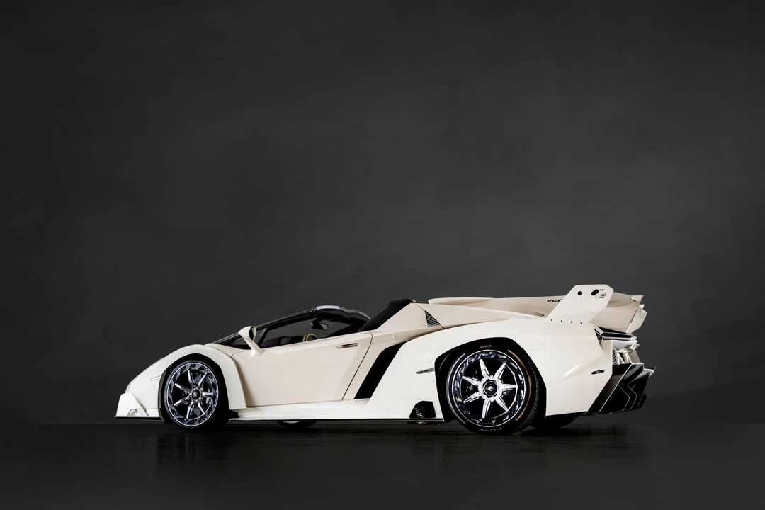 2014 Lamborghini Veneno - Image 4 of 31