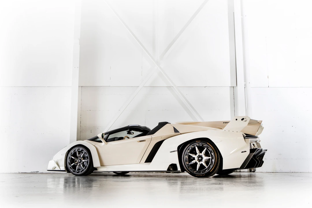 2014 Lamborghini Veneno - Image 11 of 31