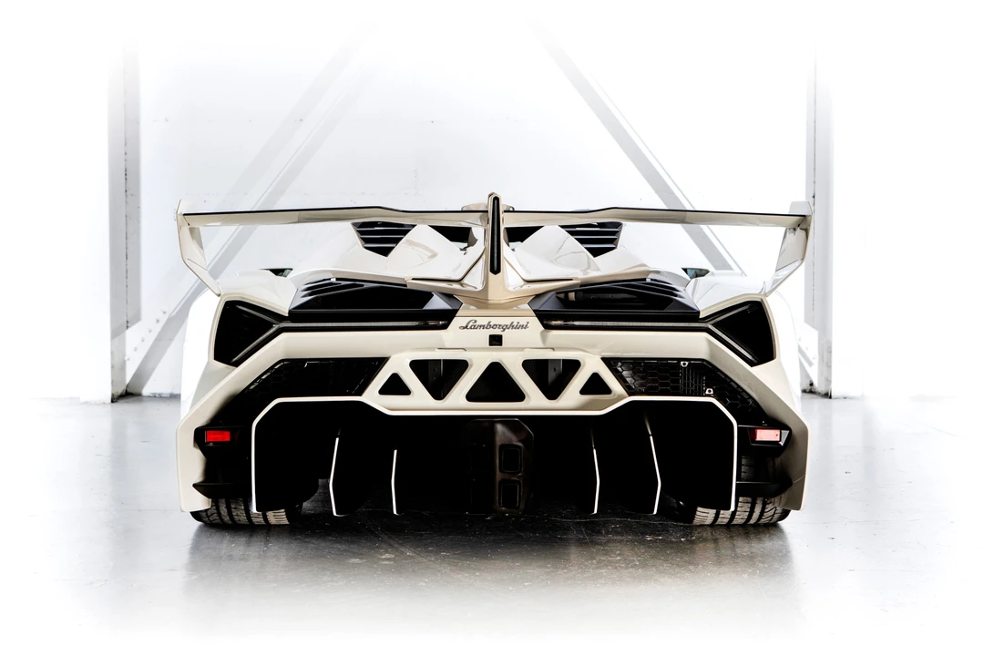 2014 Lamborghini Veneno - Image 16 of 31