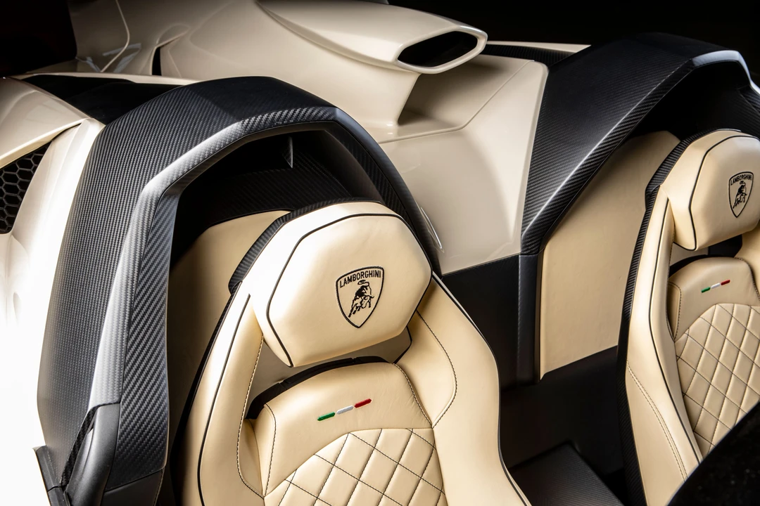 2014 Lamborghini Veneno - Image 27 of 31