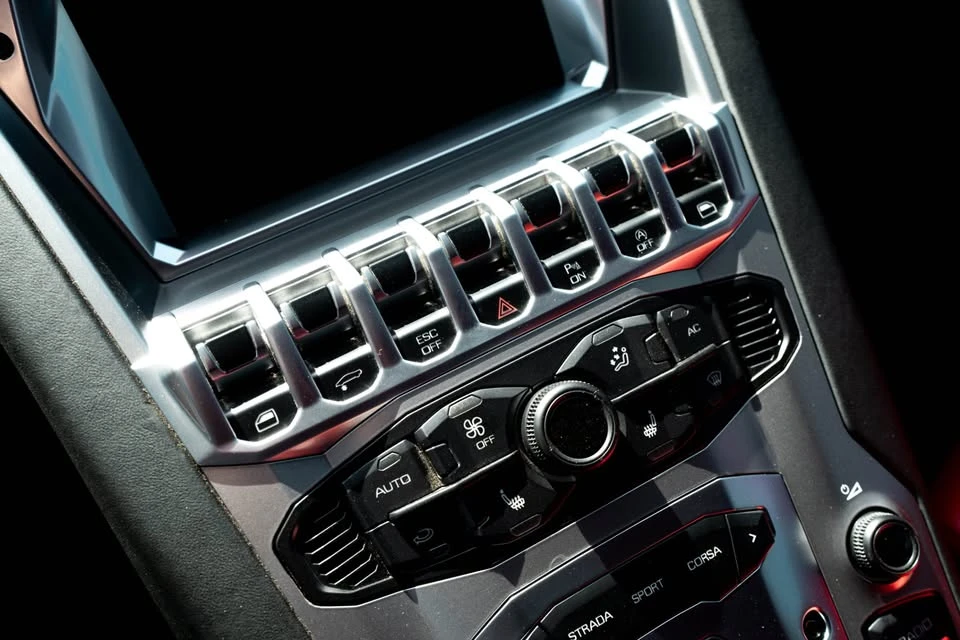 2014 Lamborghini Aventador LP700-4 - Image 11 of 12