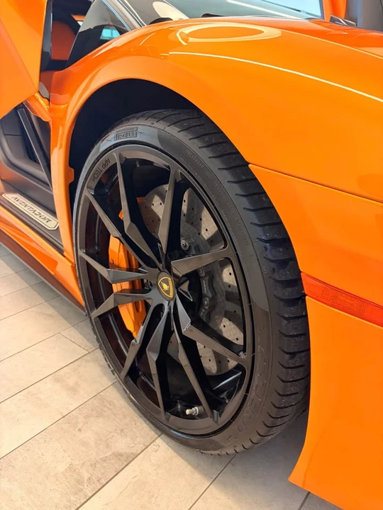 2014 Lamborghini Aventador LP700-4 - Image 5 of 8