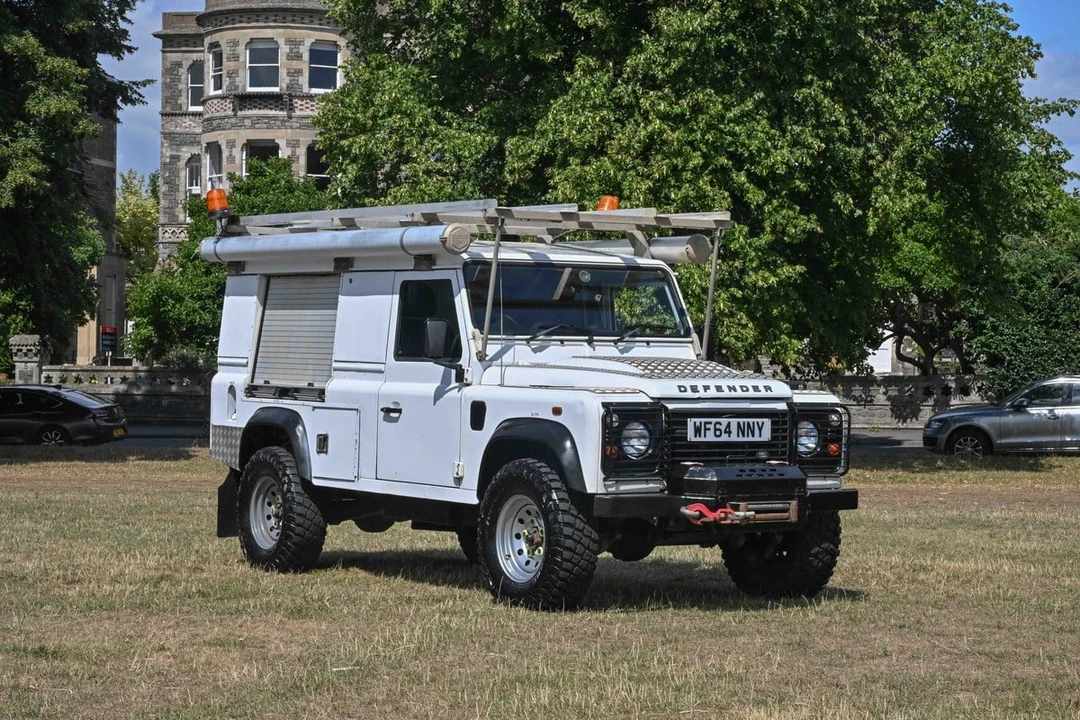 2014 Land Rover Defender - Image 14 of 30