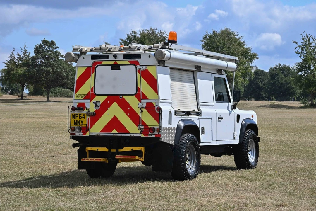 2014 Land Rover Defender - Image 4 of 30