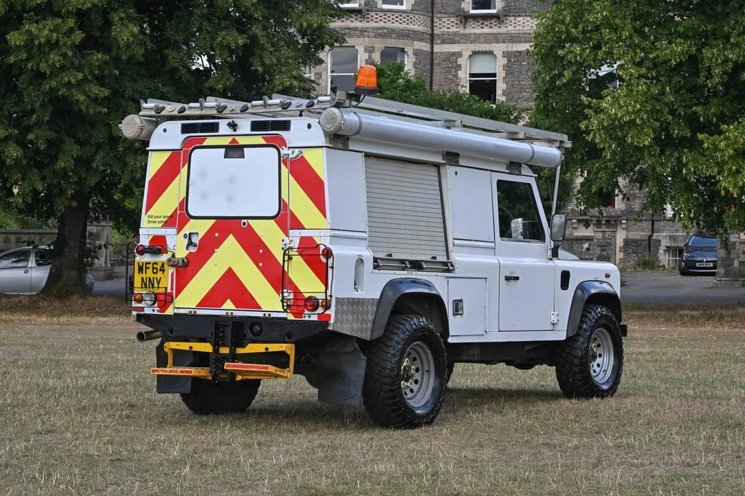 2014 Land Rover Defender - Image 19 of 30