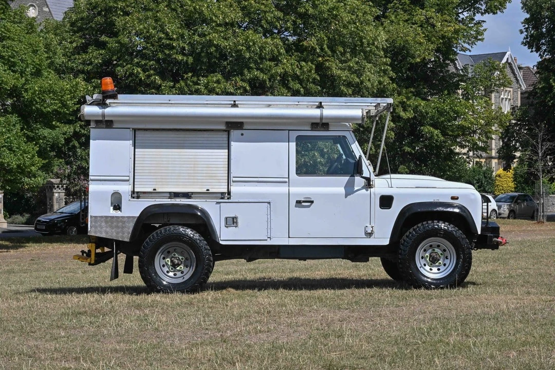 2014 Land Rover Defender - Image 3 of 30