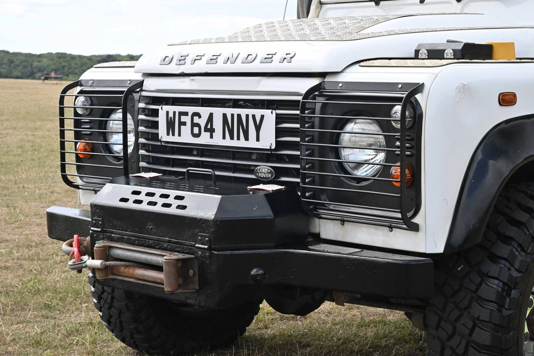 2014 Land Rover Defender - Image 8 of 30