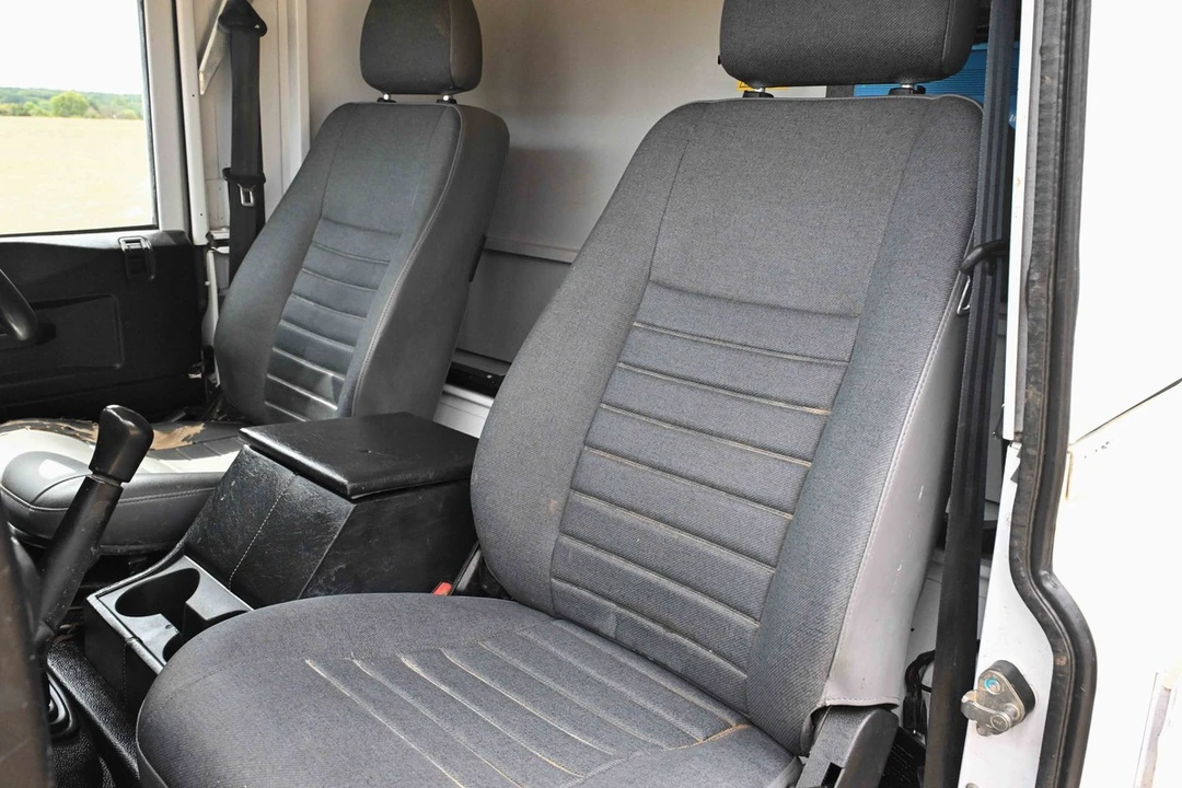 2014 Land Rover Defender - Image 7 of 30