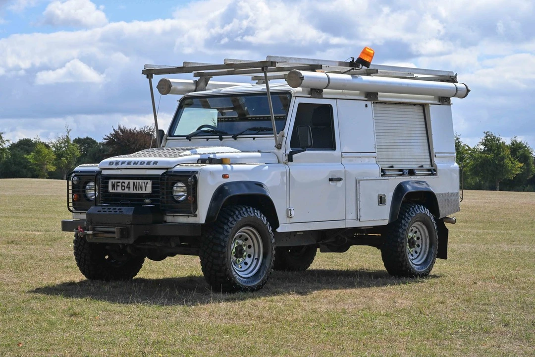2014 Land Rover Defender - Image 16 of 30